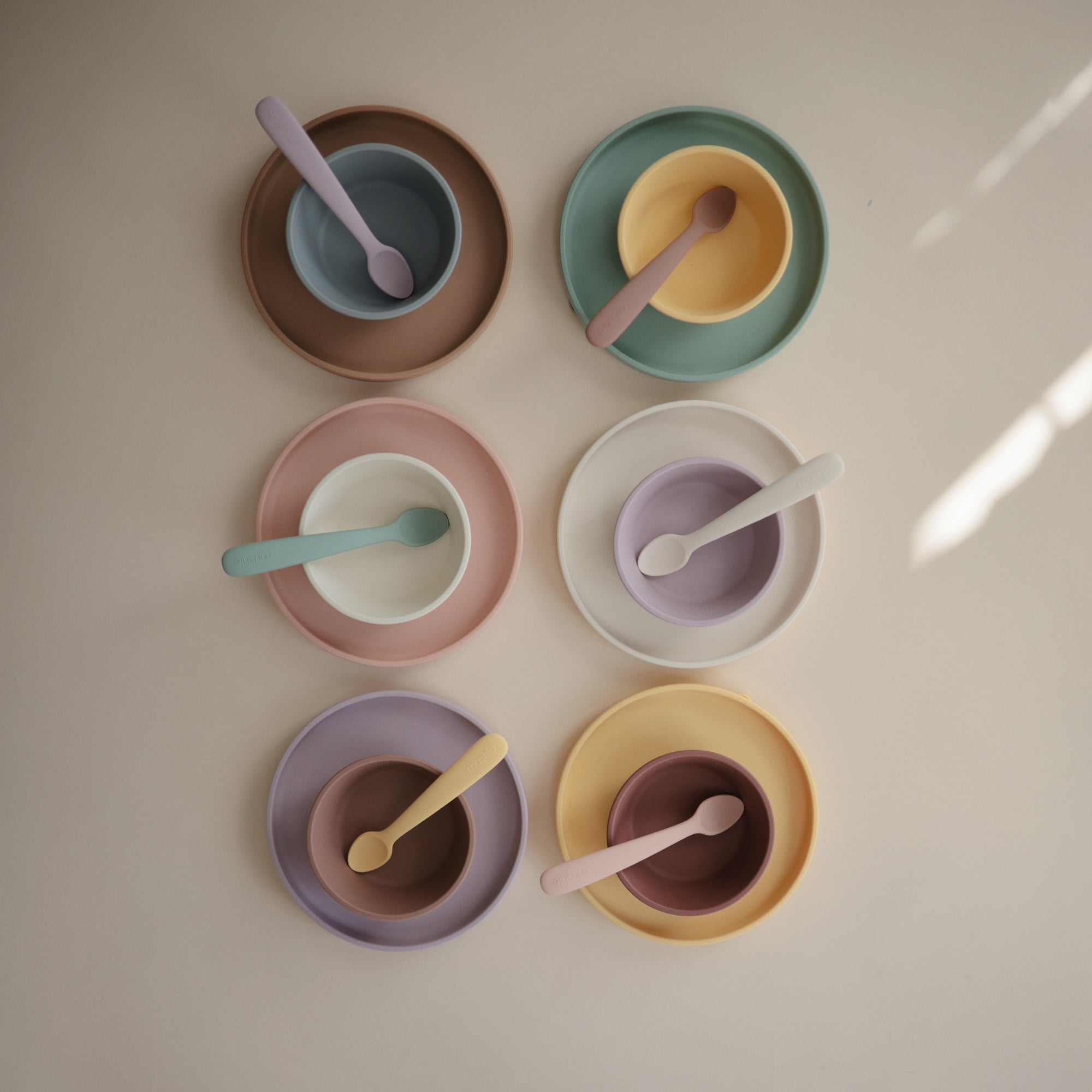 Mushie Prilimpantis silikoninis dubenėlis - Mėlyna - Uogų kopos