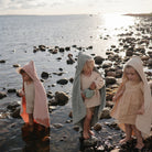 Mushie Rankšluostis su gaubtu - Dangaus mėlyna - Uogų kopos