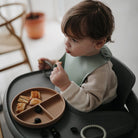 Mushie Silikoninė lėkštė su siurbtuku - Geltona - Uogų kopos