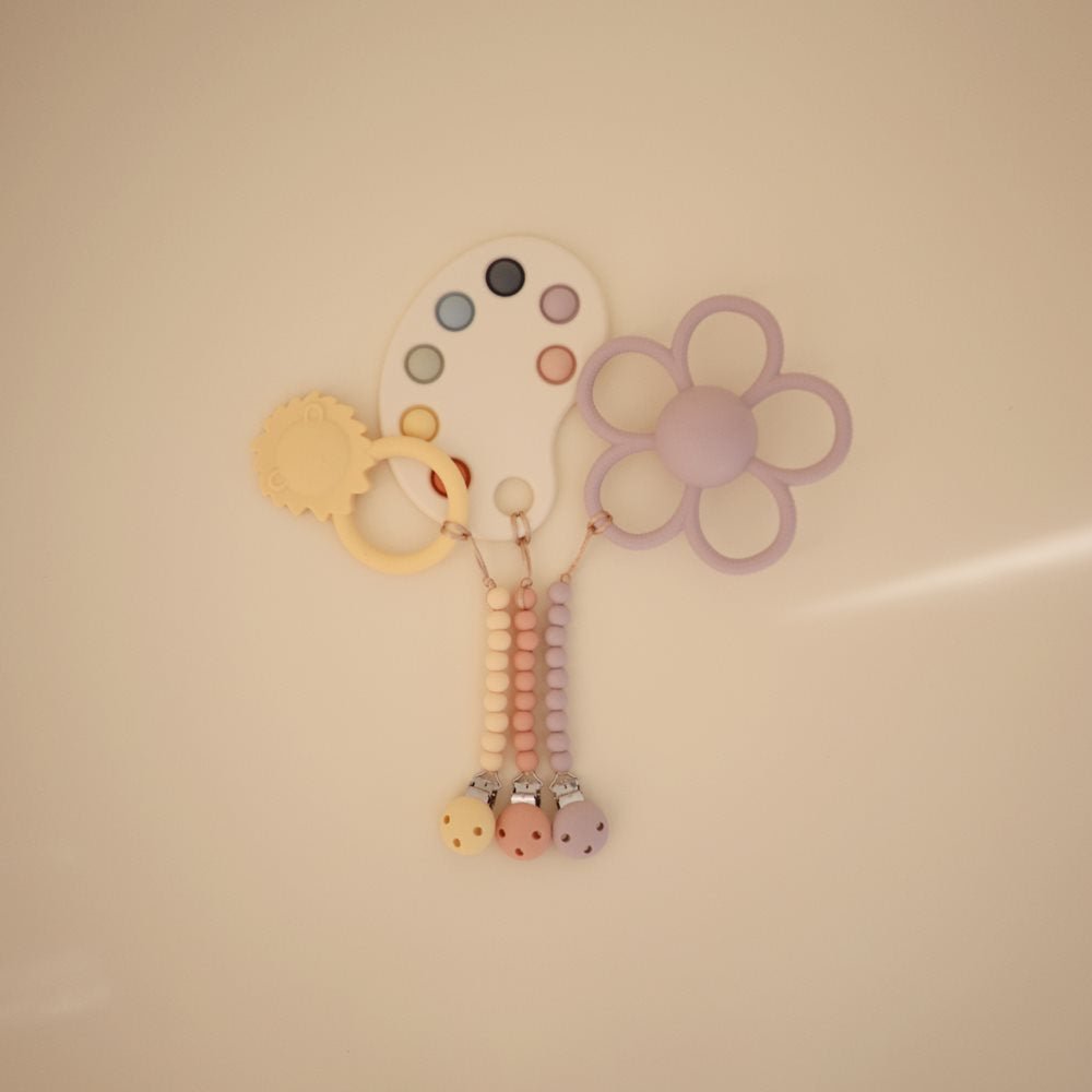 Mushie Silikoninis čiulptuko laikiklis „Hera“ - Rožinė - Uogų kopos