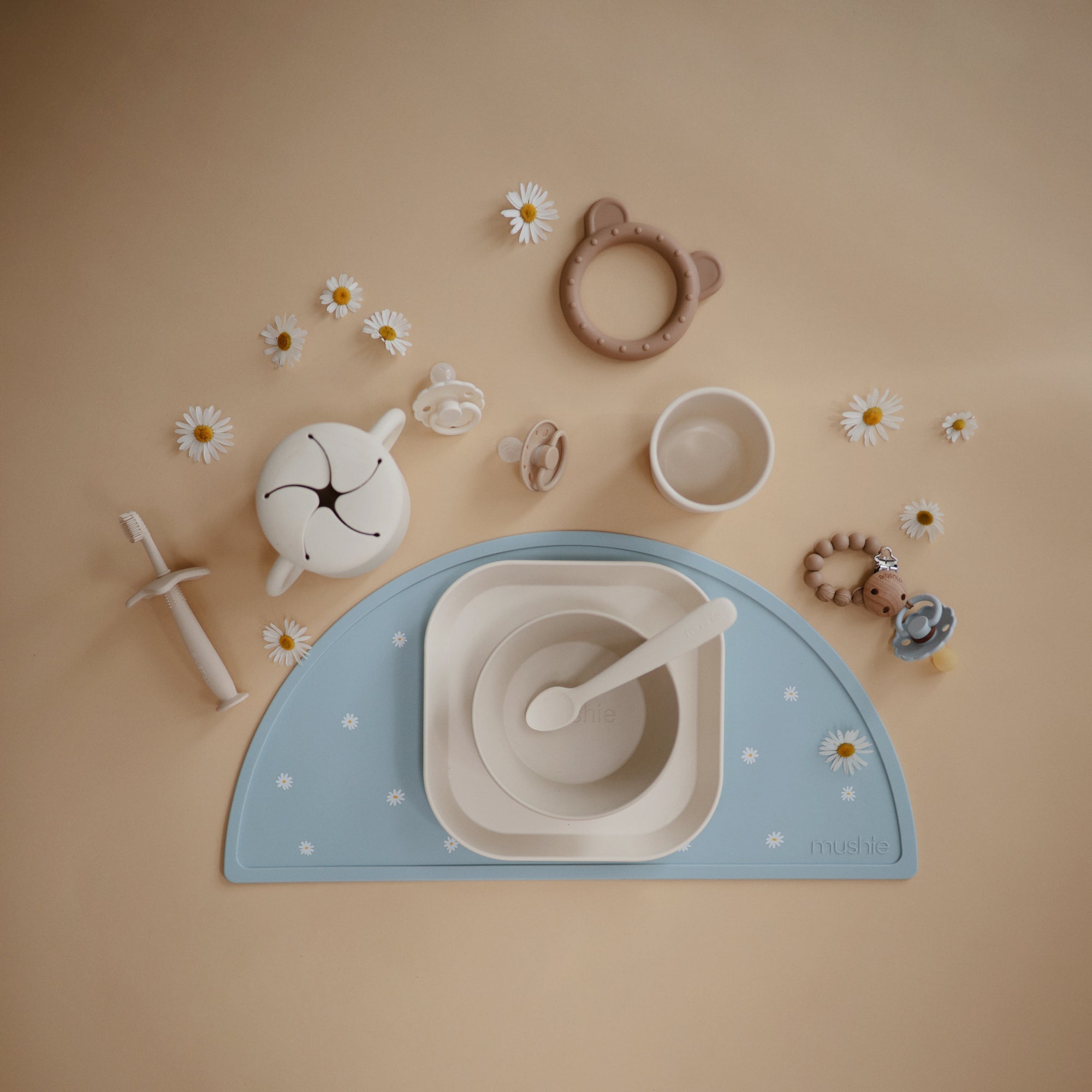 Mushie Silikoninis kramtukas Bear - Ruda - Uogų kopos