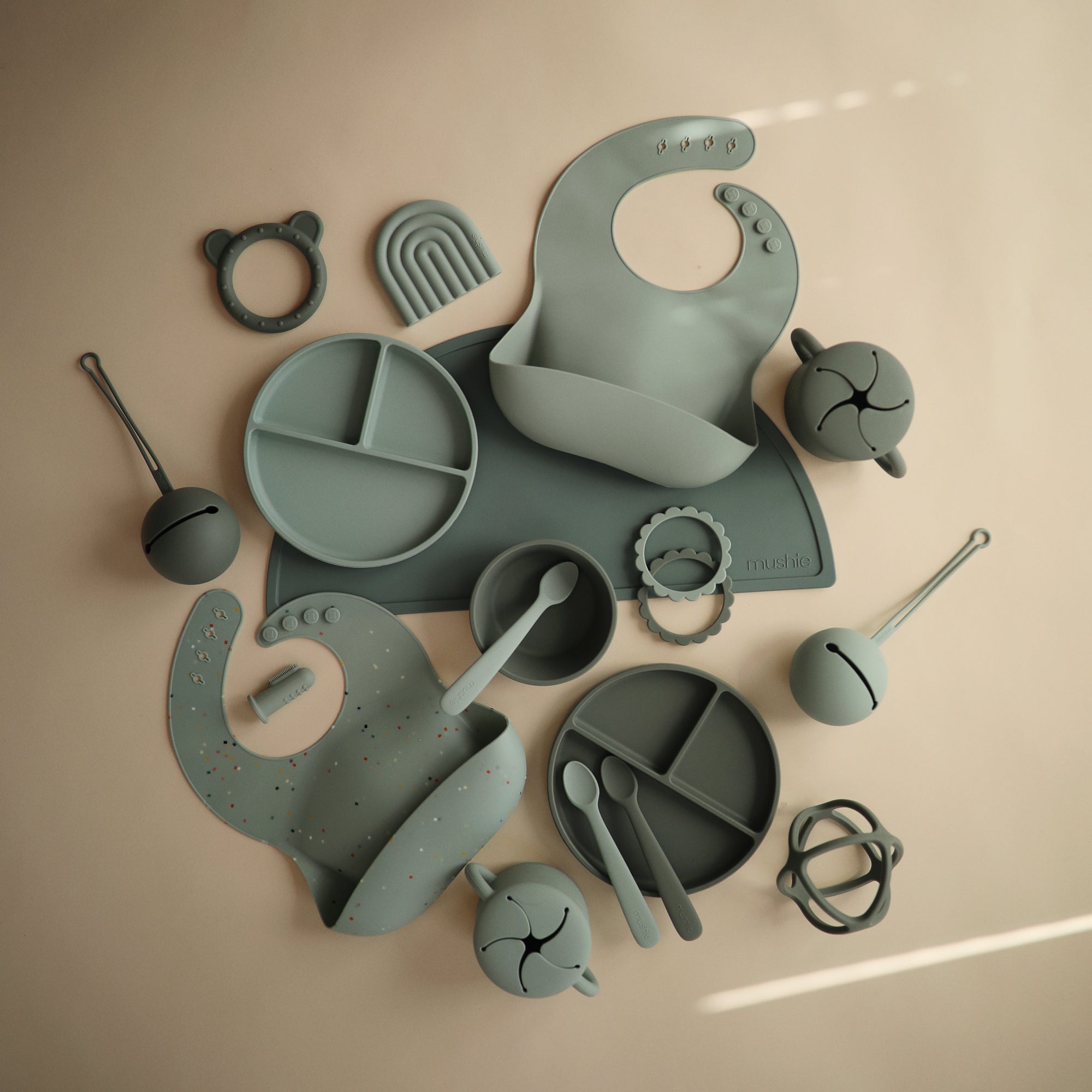 Mushie Silikoninis kramtukas Bear - Žalia - Uogų kopos