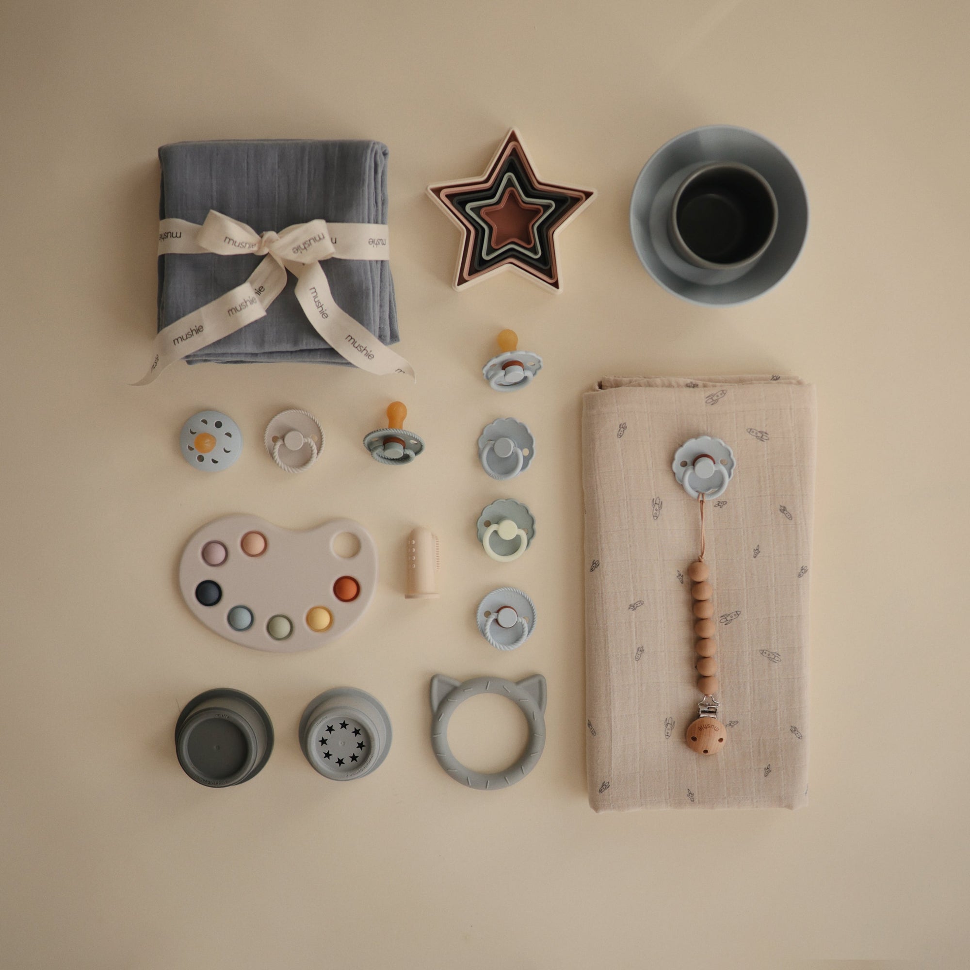 Mushie Silikoninis kramtukas Cat - Pilka - Uogų kopos