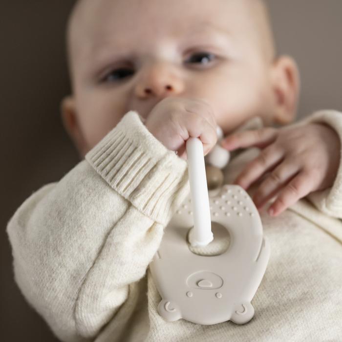 NATTOU Silikoninis kramtukas „Meškutis“ - Smėlinė - Uogų kopos