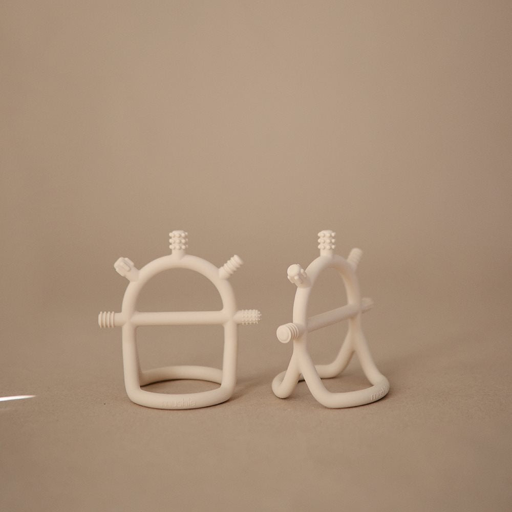 Mushie Silikoninis kramtukas Spygliukas - Smėlinė - Uogų kopos