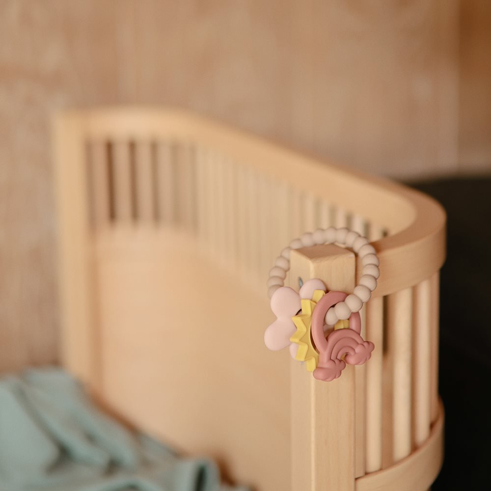 Mushie Silikoninis kramtukas žiedas „Nature“ - Uogų kopos