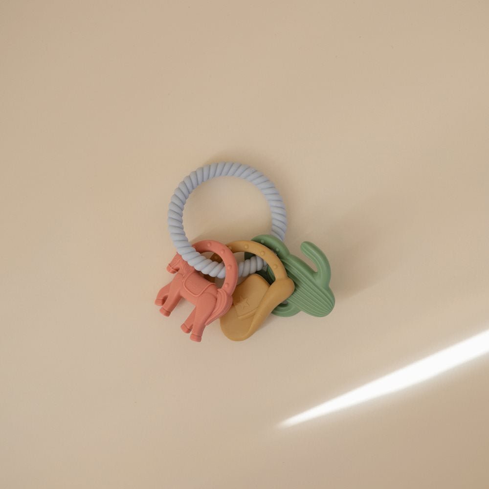 Mushie Silikoninis kramtukas žiedas „Western“ - Uogų kopos