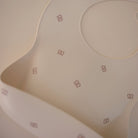 Mushie Silikoninis seilinukas - Pretzel - Uogų kopos