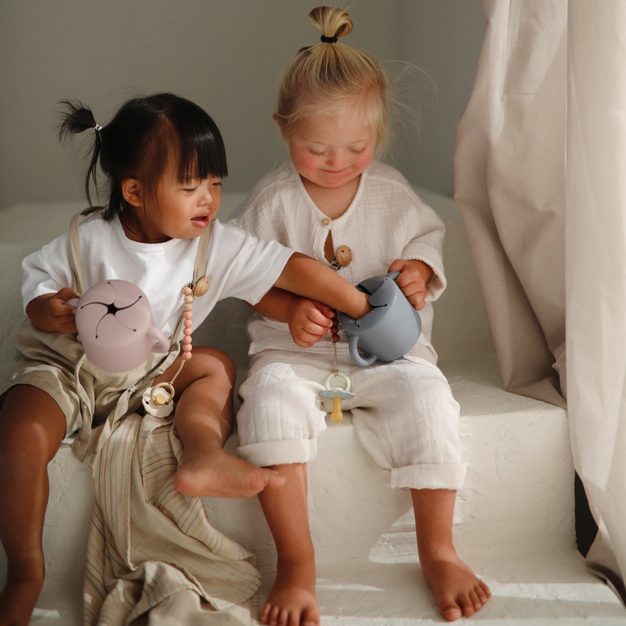 Mushie Silikoninis užkandžių indelis - Kaštoninė - Uogų kopos