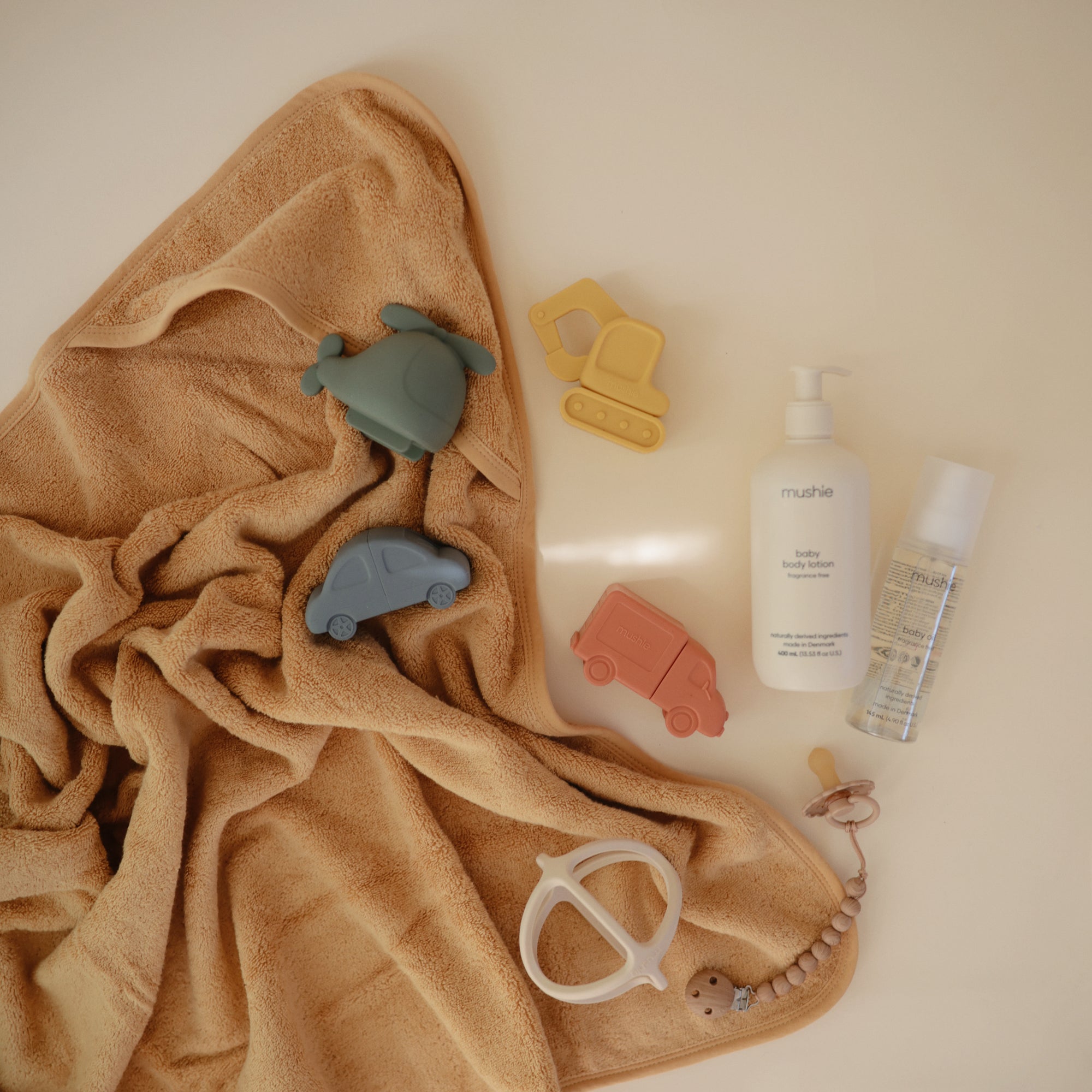 Mushie Silikoninis vonios žaislų rinkinys - Transporto priemonės - Uogų kopos