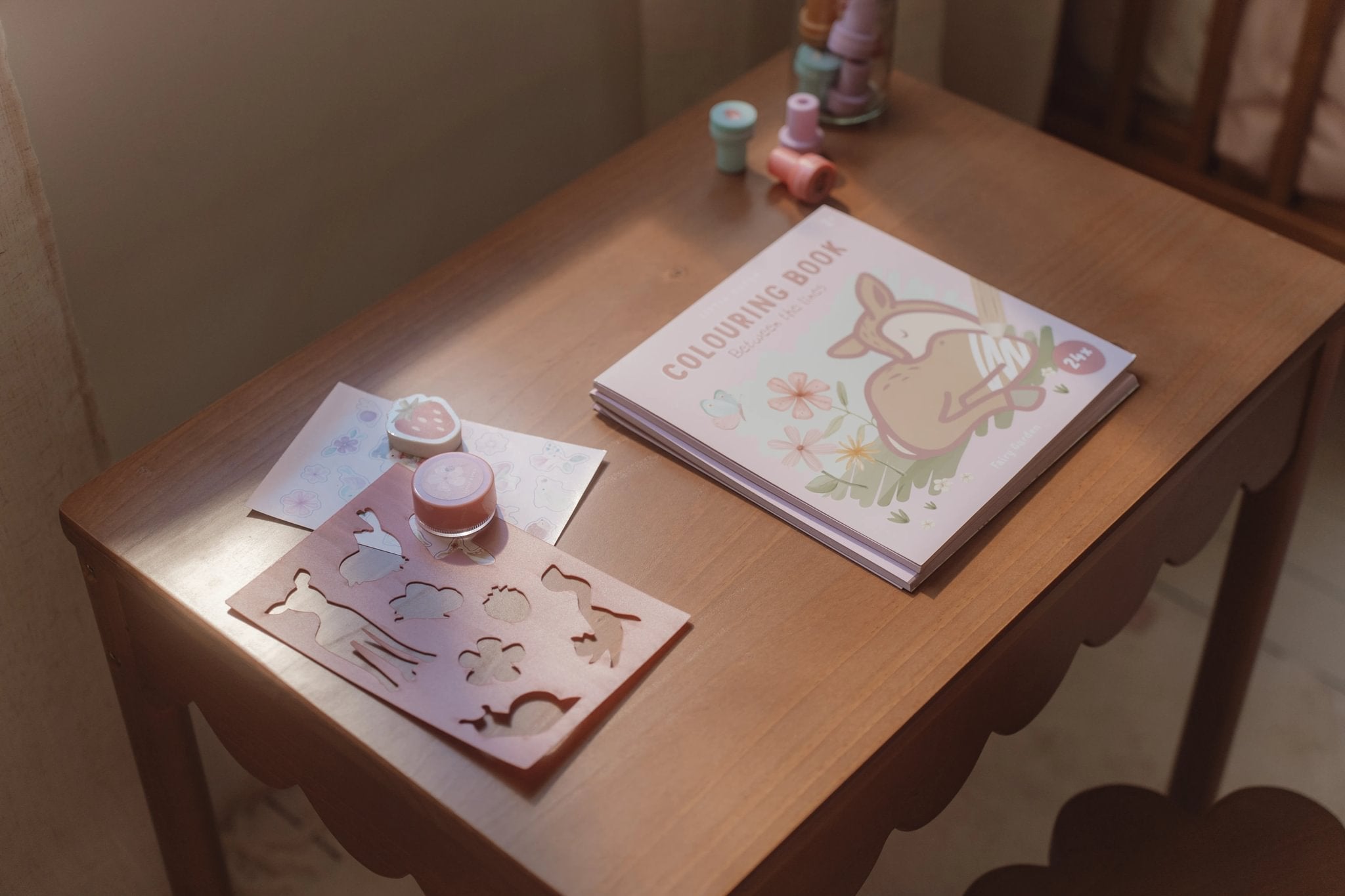 Little Dutch Spalvinimo knygelė „Fairy Garden“ - Uogų kopos