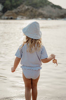 Little Dutch Užrišama dvipusė kepurė nuo saulės "Daisies Blue/White" - Uogų kopos