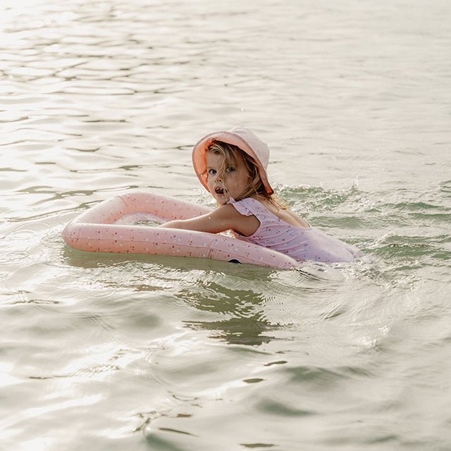 Little Dutch Užrišama dvipusė kepurė nuo saulės "Little Pink Flowers/Vintage Pink" - Uogų kopos