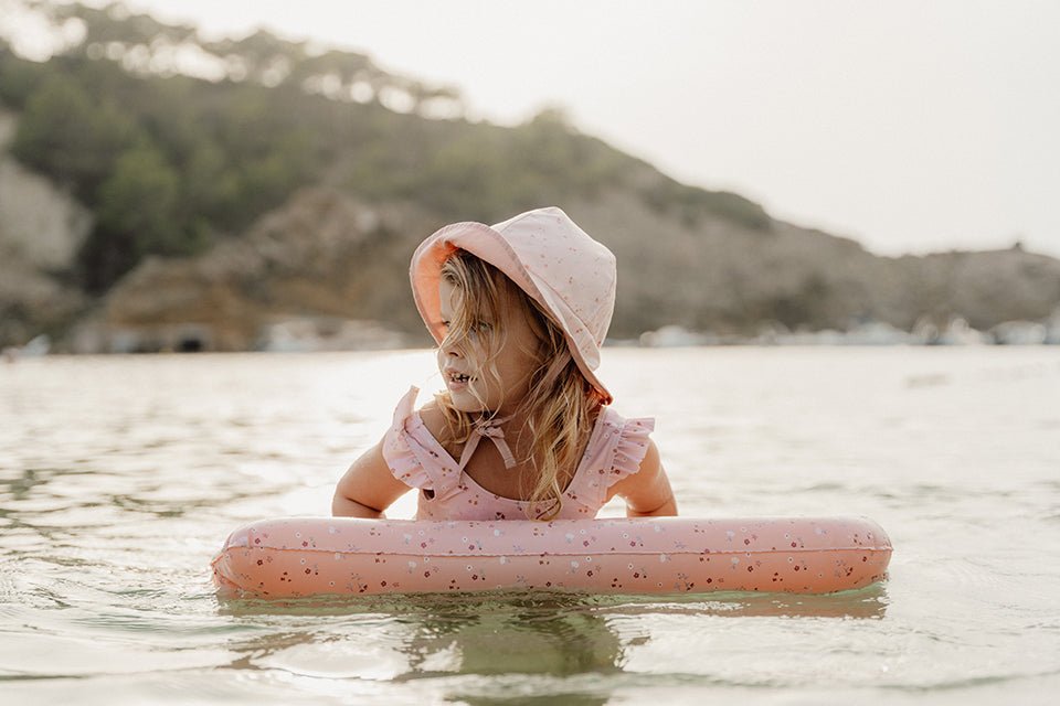 Little Dutch Užrišama dvipusė kepurė nuo saulės "Little Pink Flowers/Vintage Pink" - Uogų kopos