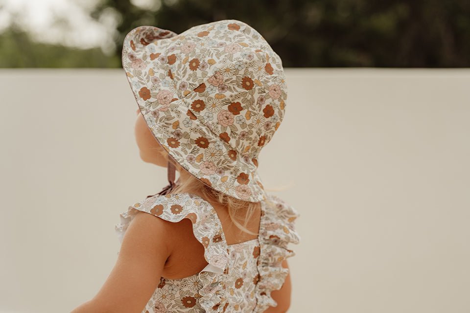 Little Dutch Užrišama dvipusė kepurė nuo saulės "Vintage Little Flowers/Mauve" - Uogų kopos