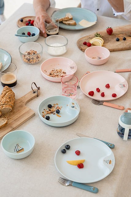 Little Dutch Vaikiškas stalo įrankių rinkinys „Gėlės ir drugeliai“ - Uogų kopos