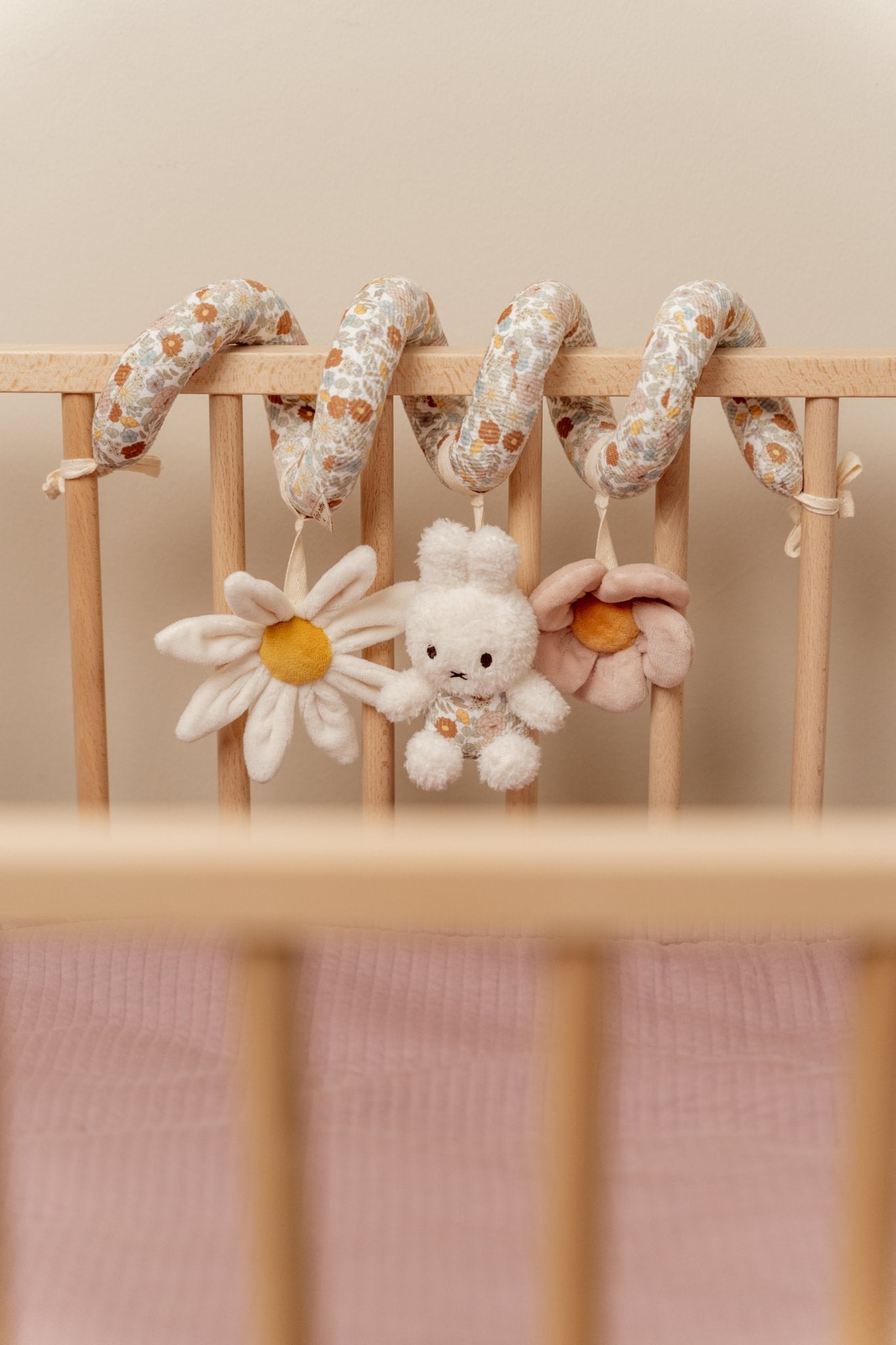 Little Dutch Veiklos spiralė „Vintage Little Flowers“ - Uogų kopos