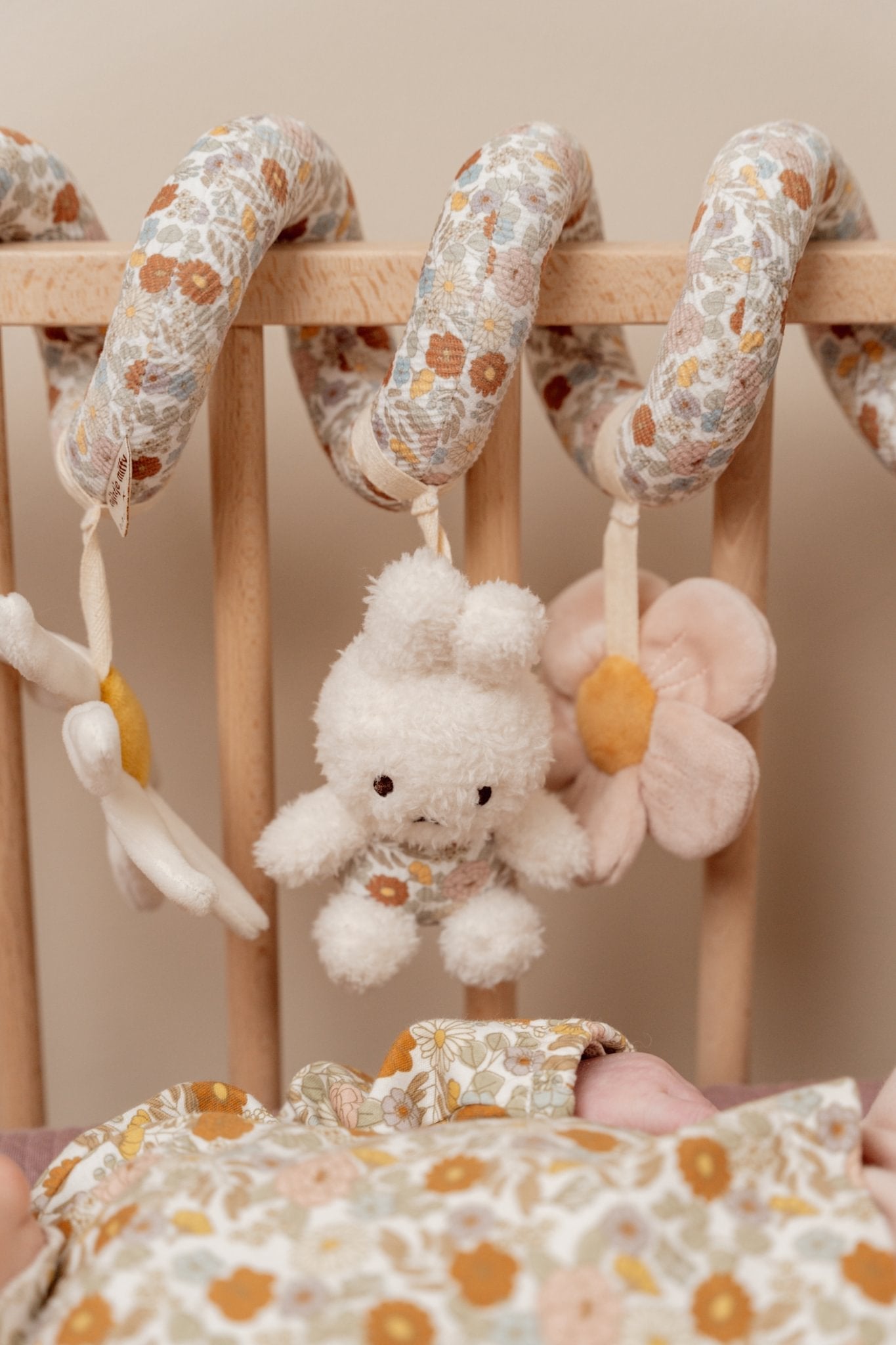 Little Dutch Veiklos spiralė „Vintage Little Flowers“ - Uogų kopos