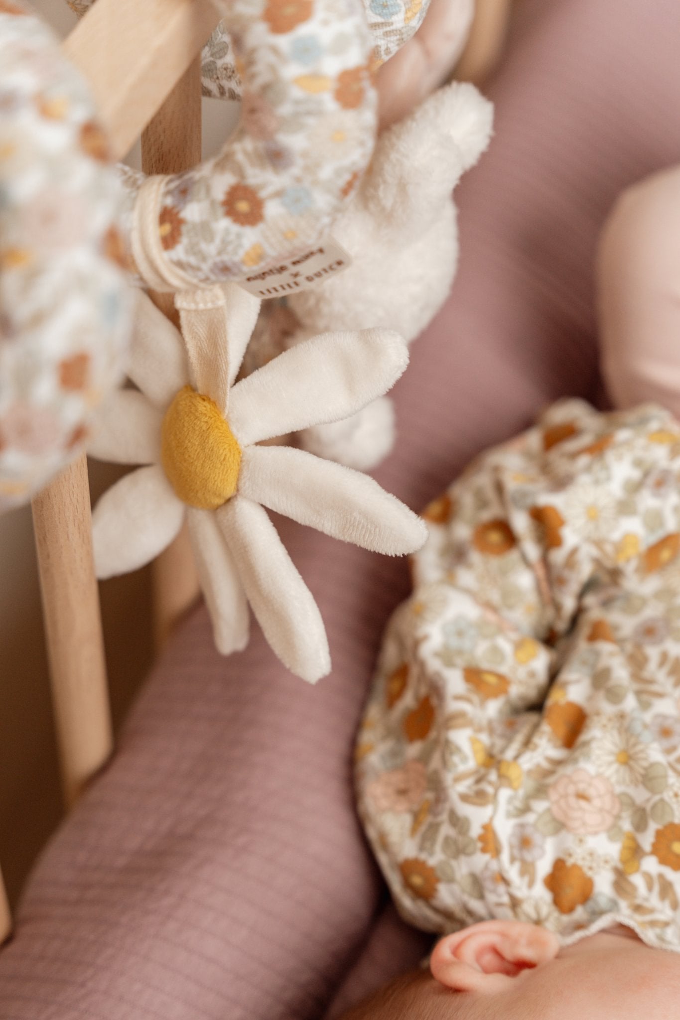 Little Dutch Veiklos spiralė „Vintage Little Flowers“ - Uogų kopos