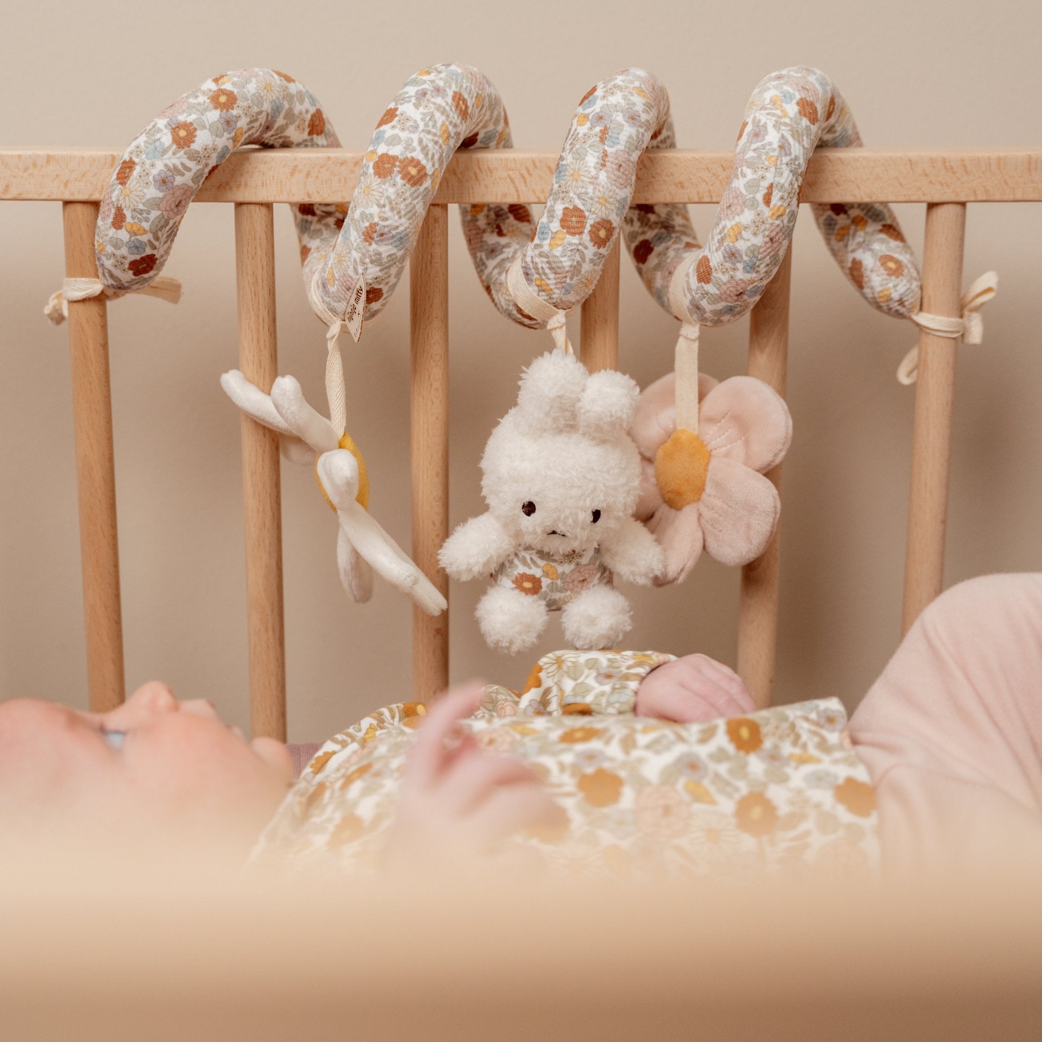 Little Dutch Veiklos spiralė „Vintage Little Flowers“ - Uogų kopos