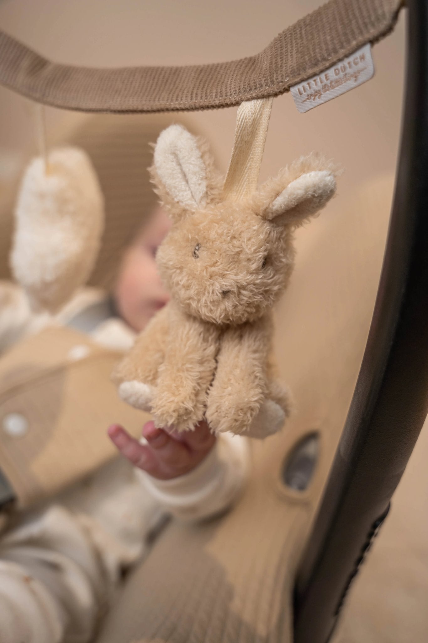 Little Dutch Vežimėlio ir automobilinės kėdutės žaislas "Baby Bunny" - Uogų kopos