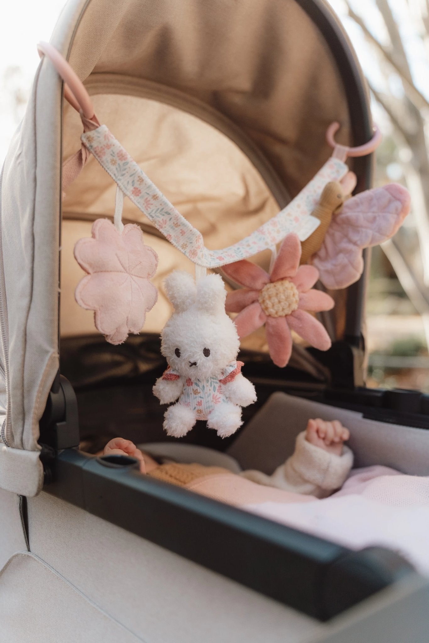 Little Dutch Vežimėlio ir automobilinės kėdutės žaislas "Lucky Blossom" - Uogų kopos