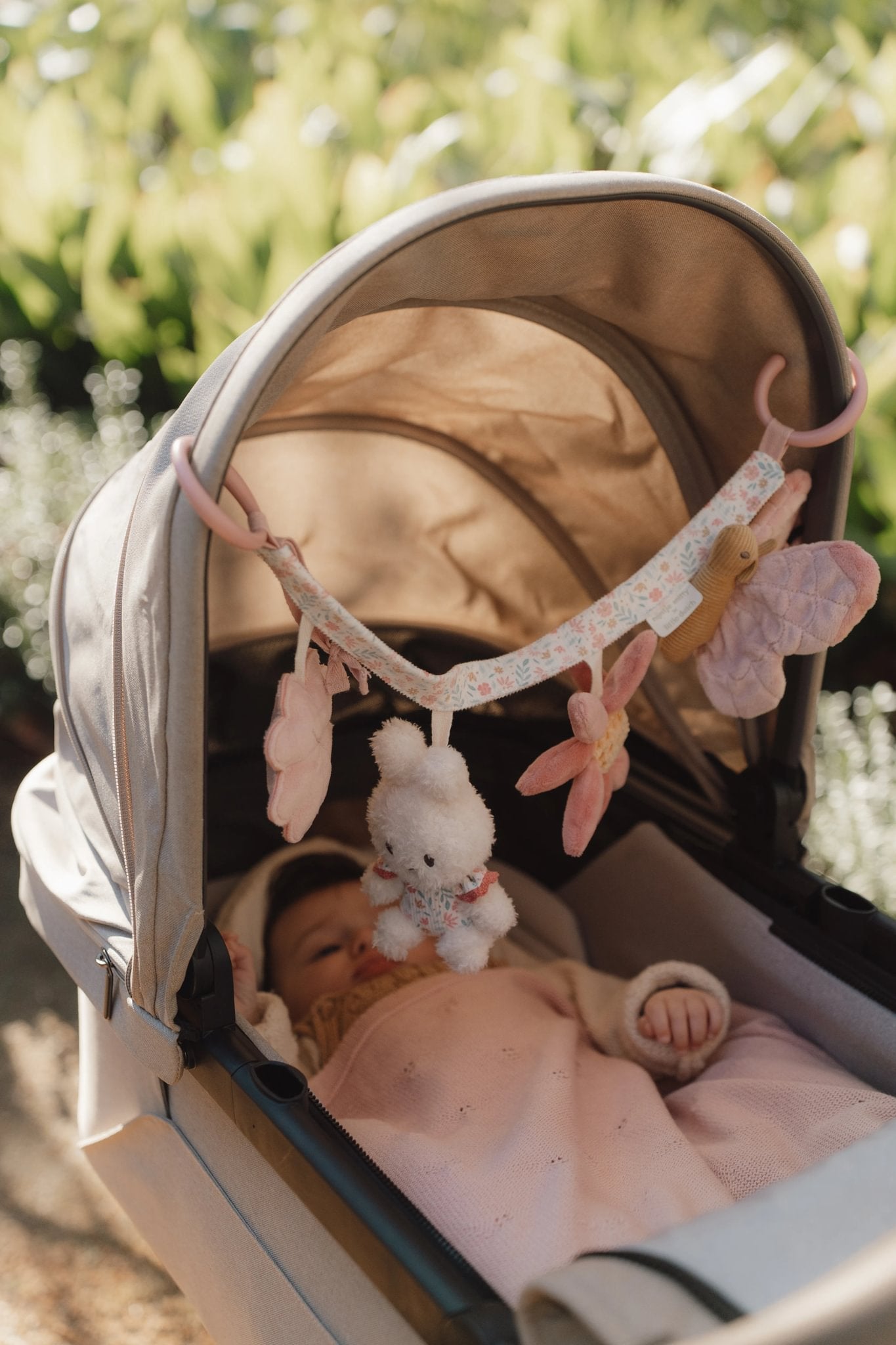 Little Dutch Vežimėlio ir automobilinės kėdutės žaislas "Lucky Blossom" - Uogų kopos