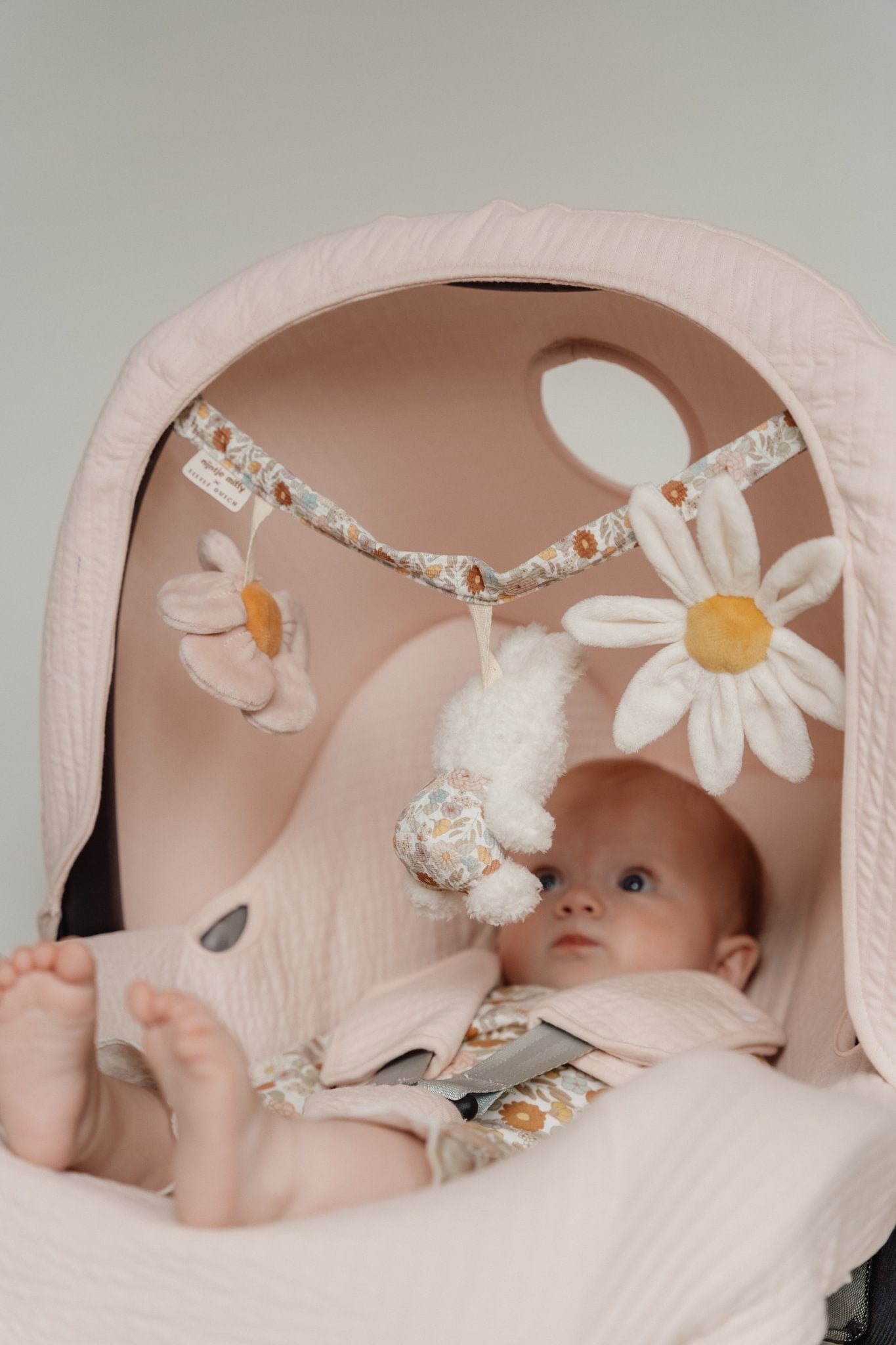 Little Dutch Vežimėlio ir automobilinės kėdutės žaislas „Vintage Little Flowers“ - Uogų kopos