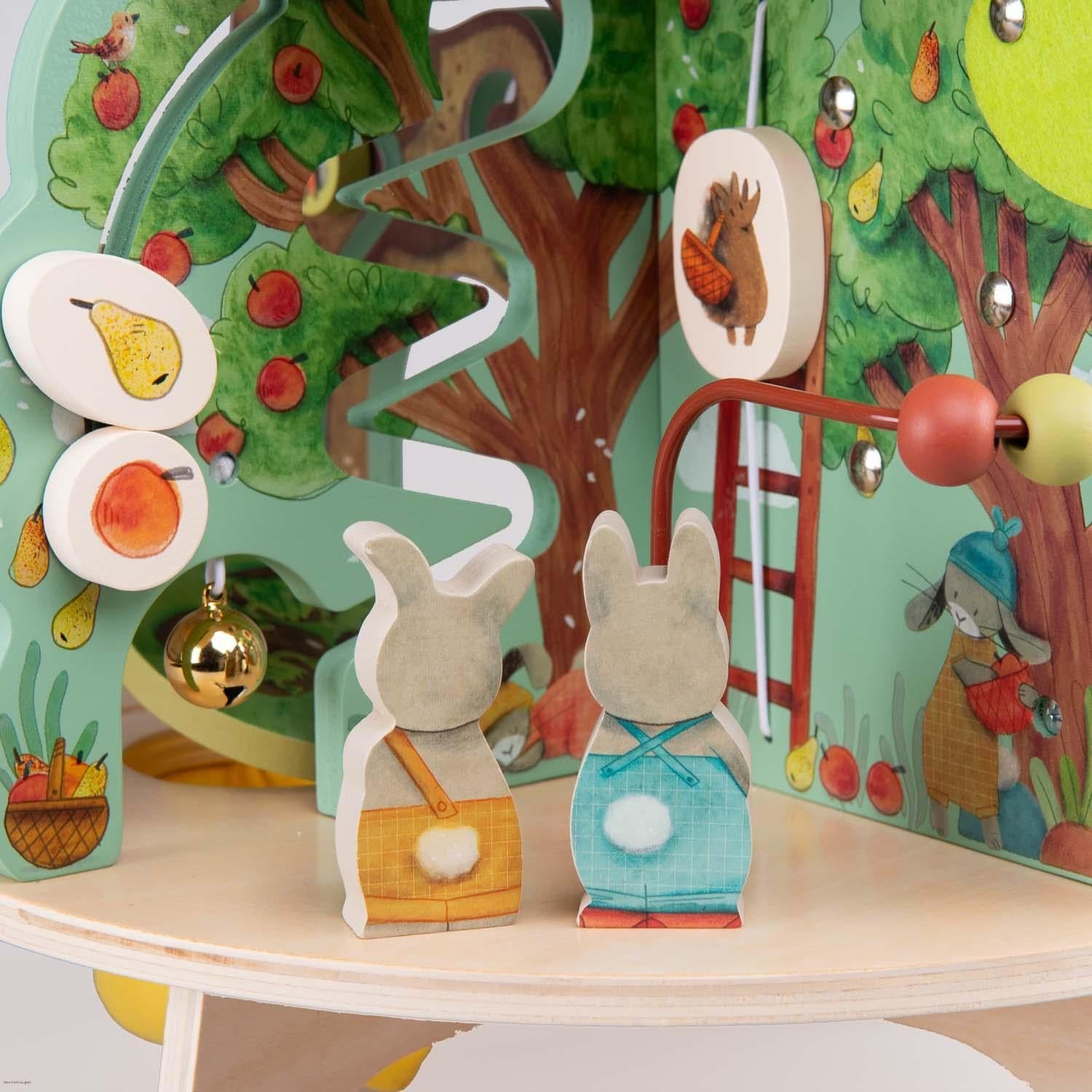 Moulin Roty Daugiafunkcinis sodas „Trys maži triušiukai“ - Uogų kopos