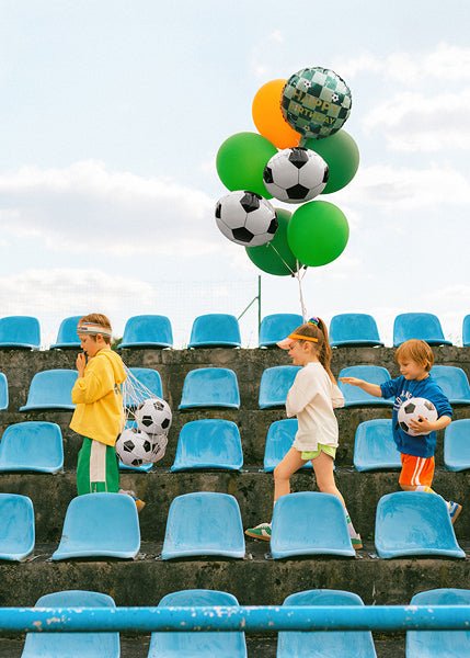 PartyDeco Folinis balionas „Futbolo kamuolys“, 35cm - Uogų kopos
