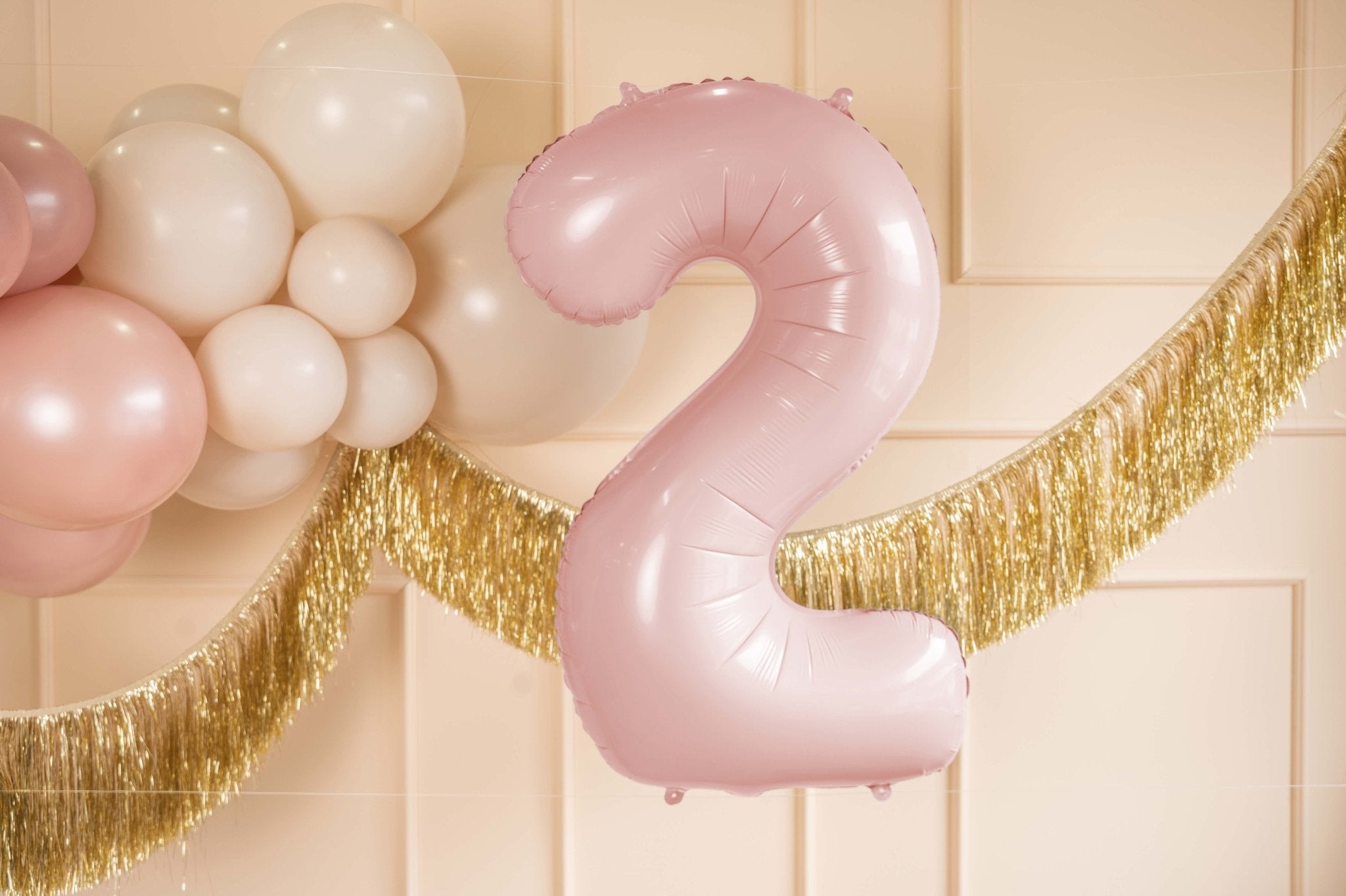 PartyDeco Folinis balionas skaičius „2" 72cm - Light Pink - Uogų kopos