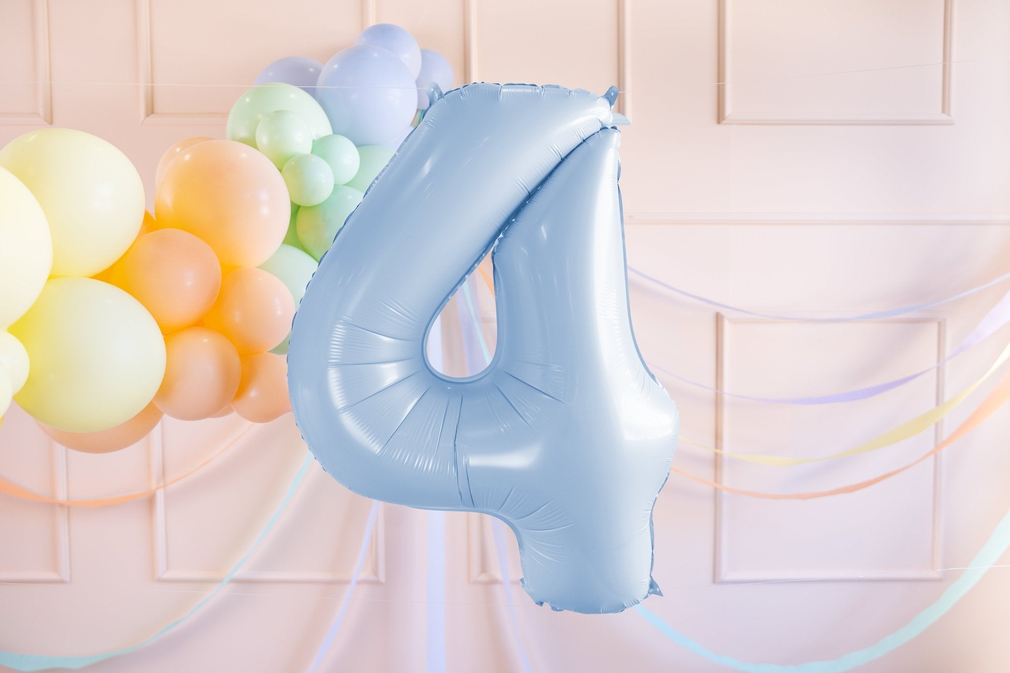 PartyDeco Folinis balionas skaičius „4" 72cm - Light Blue - Uogų kopos