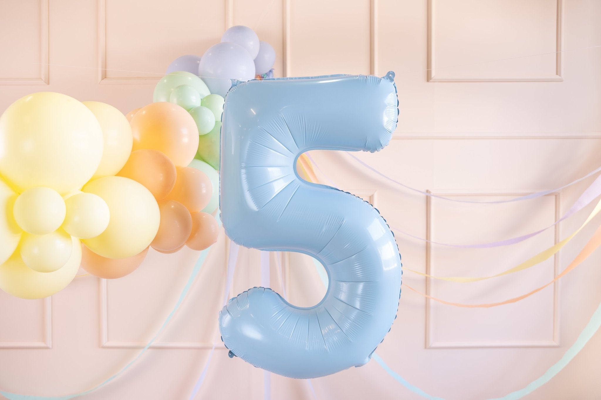 PartyDeco Folinis balionas skaičius „5" 72cm - Light Blue - Uogų kopos