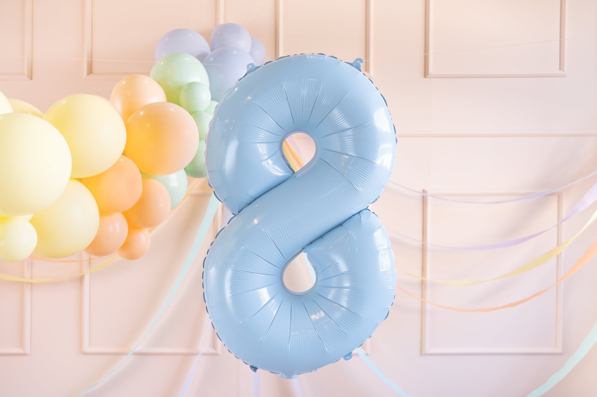 PartyDeco Folinis balionas skaičius „8" 72cm - Light Blue - Uogų kopos