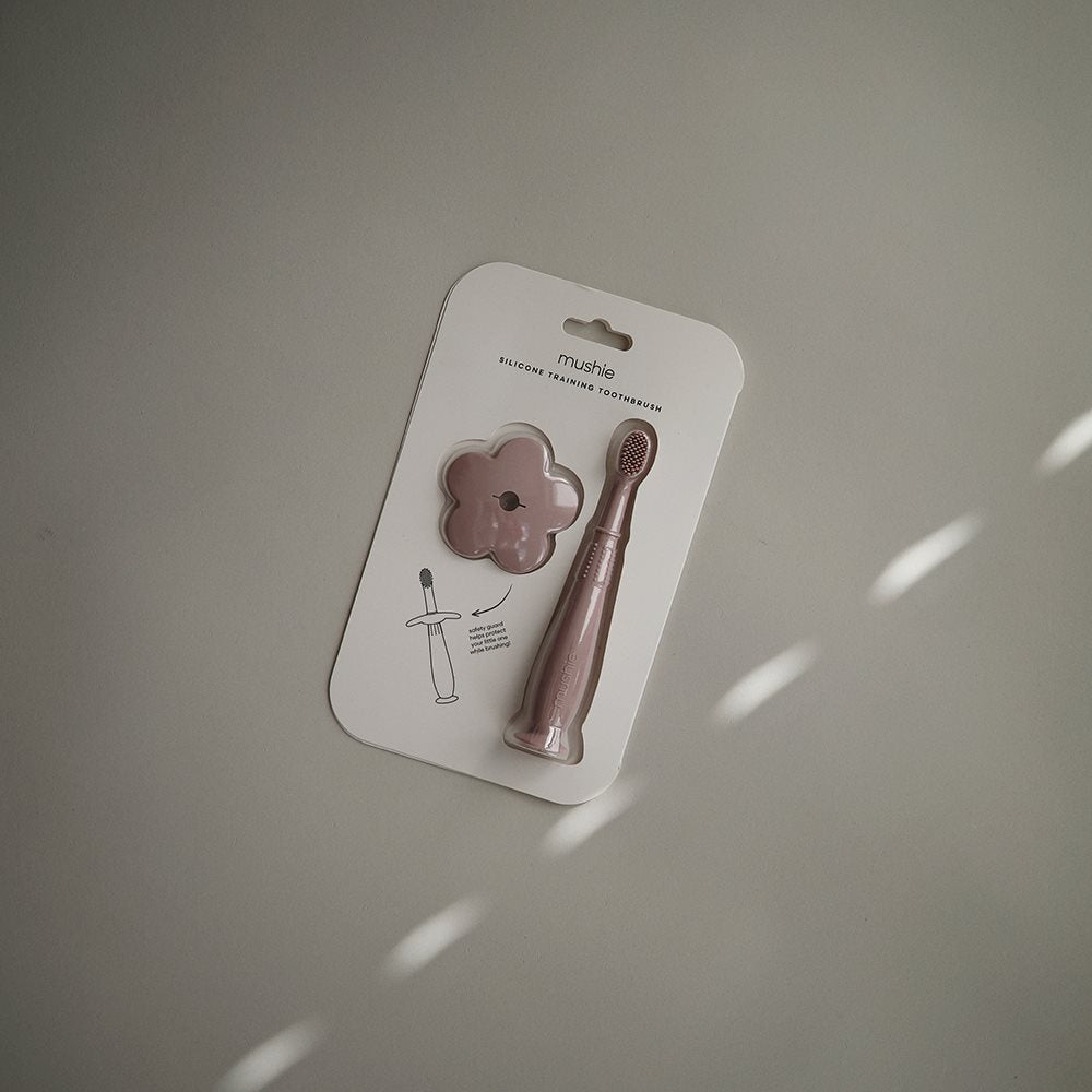 Mushie Gėlytės formos mokomasis dantų šepetėlis - Alyvinė - Uogų kopos