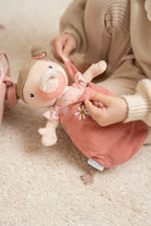 Little Dutch Lėlė/kūdikis "Rosa" su krepšeliu ir priedais - Uogų kopos