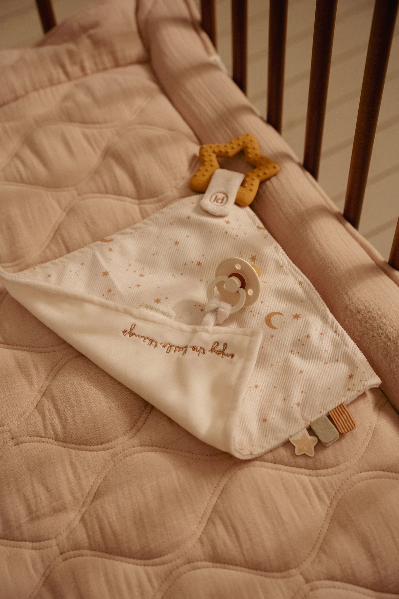 Little Dutch Migdukas su kramtuku „Newborn Naturals" - Uogų kopos