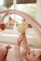 Little Dutch Minkštas veiklos kilimėlis „Fairy Garden“ - Uogų kopos