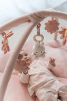 Little Dutch Minkštas veiklos kilimėlis "Lucky Blossom" - Uogų kopos