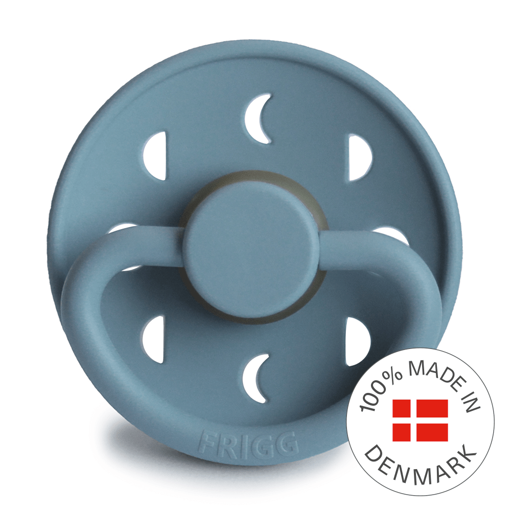 FRIGG Moon Phase čiulptukas - Apvalus kaučiukinis - Stone Blue - 2 dydis - Uogų kopos