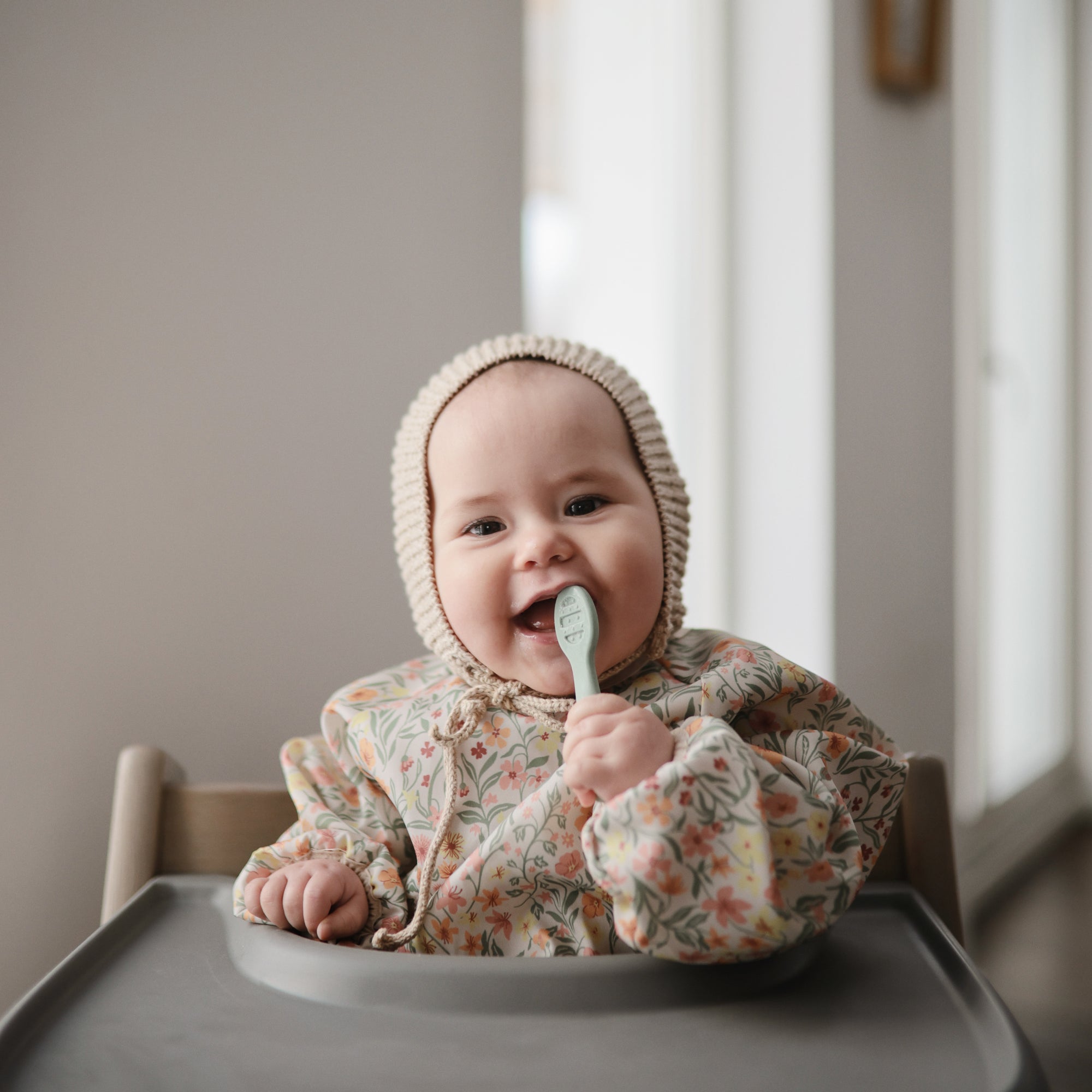 Mushie Pirmieji silikoniniai maitinimo šaukšteliai kūdikiams 2vnt. - Mėlyna/Smėlinė - Uogų kopos