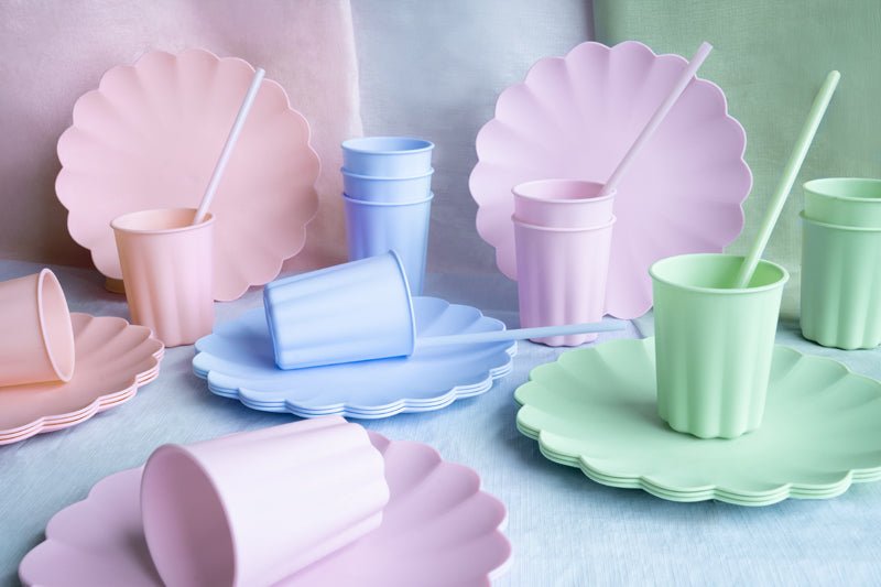 PartyDeco Plastikinės lėkštutės „Frill“, 22 x 22 cm, 4 vnt. - Rožinė - Uogų kopos