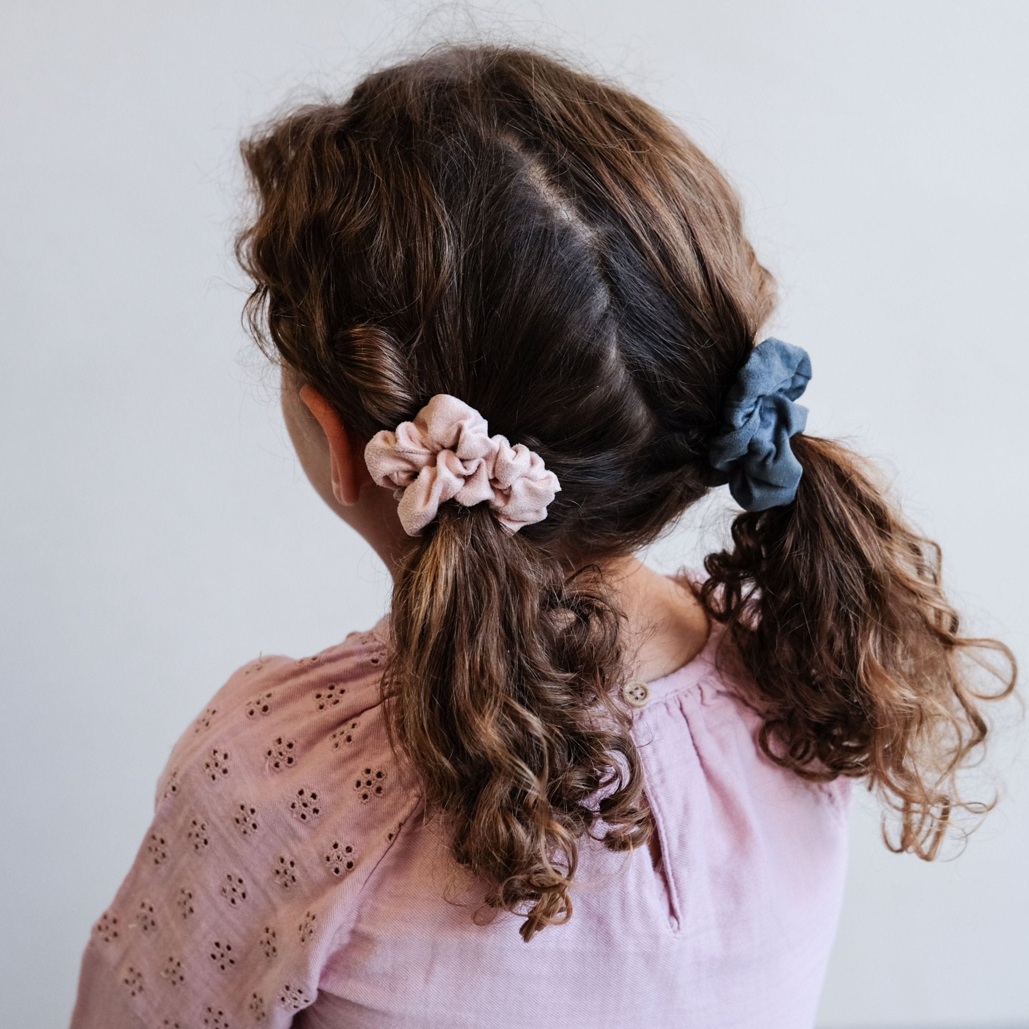 MIMI & LULA Plaukų gumyčių rinkinys - Floral Scrunchies - Uogų kopos