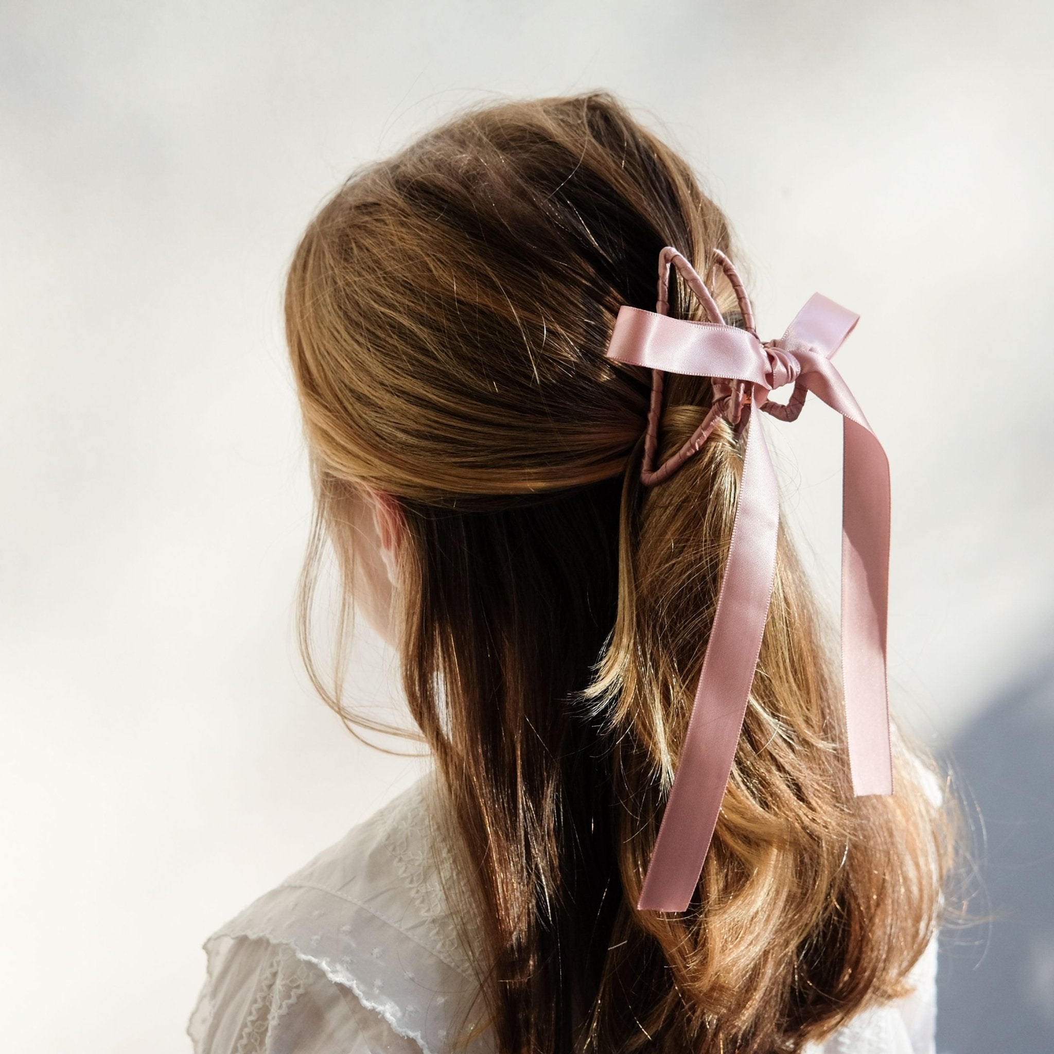 MIMI & LULA Plaukų segtukas - Ribbon Wrapped Claw Clip - Uogų kopos