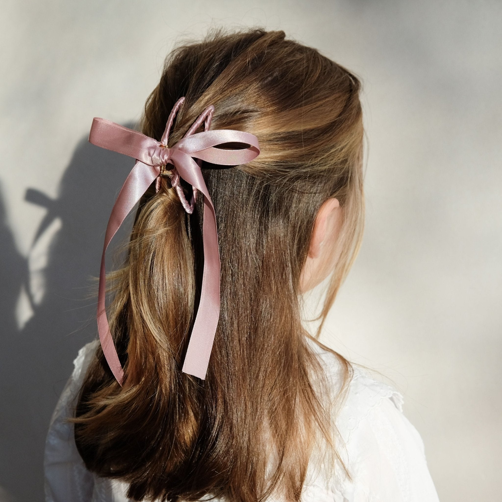 MIMI & LULA Plaukų segtukas - Ribbon Wrapped Claw Clip - Uogų kopos