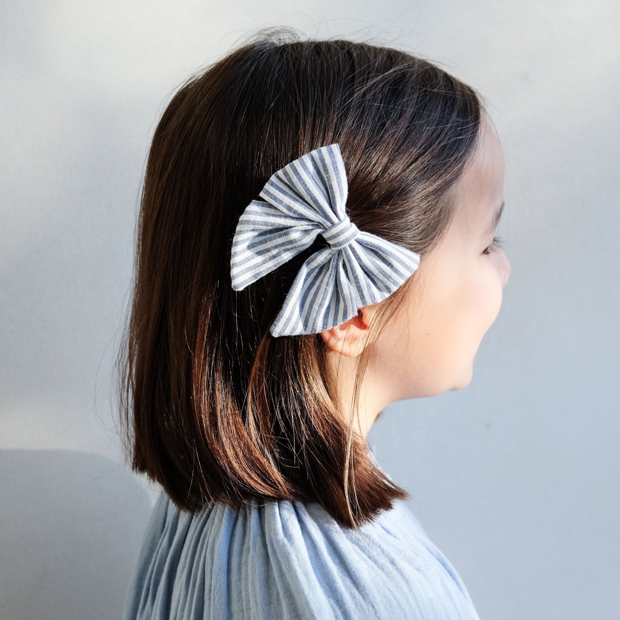 MIMI & LULA Plaukų segtukas - Seaside Stripes Bow - Uogų kopos