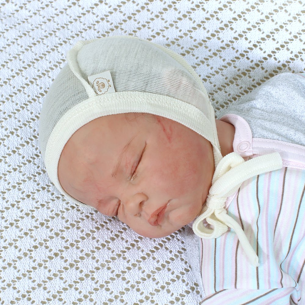 Vilaurita Plona merino vilnos ir šilko kepuraitė 38 cm. - Uogų kopos