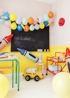PartyDeco Stovintis folinis balionas „Autobusas“ 36x66 cm - Uogų kopos