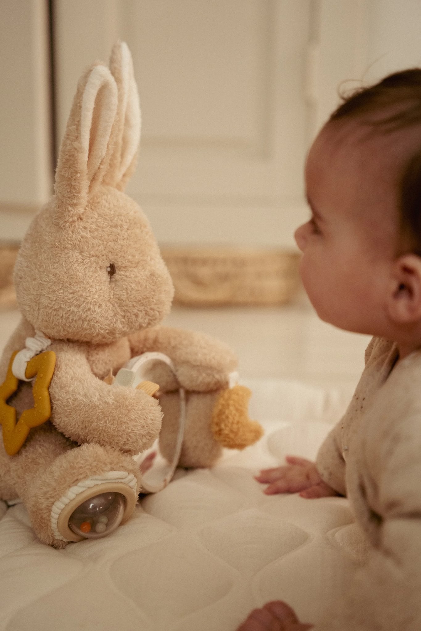 Little Dutch Veiklos žaislas „Baby Bunny“ - Uogų kopos
