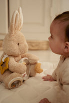 Little Dutch Veiklos žaislas „Baby Bunny“ - Uogų kopos